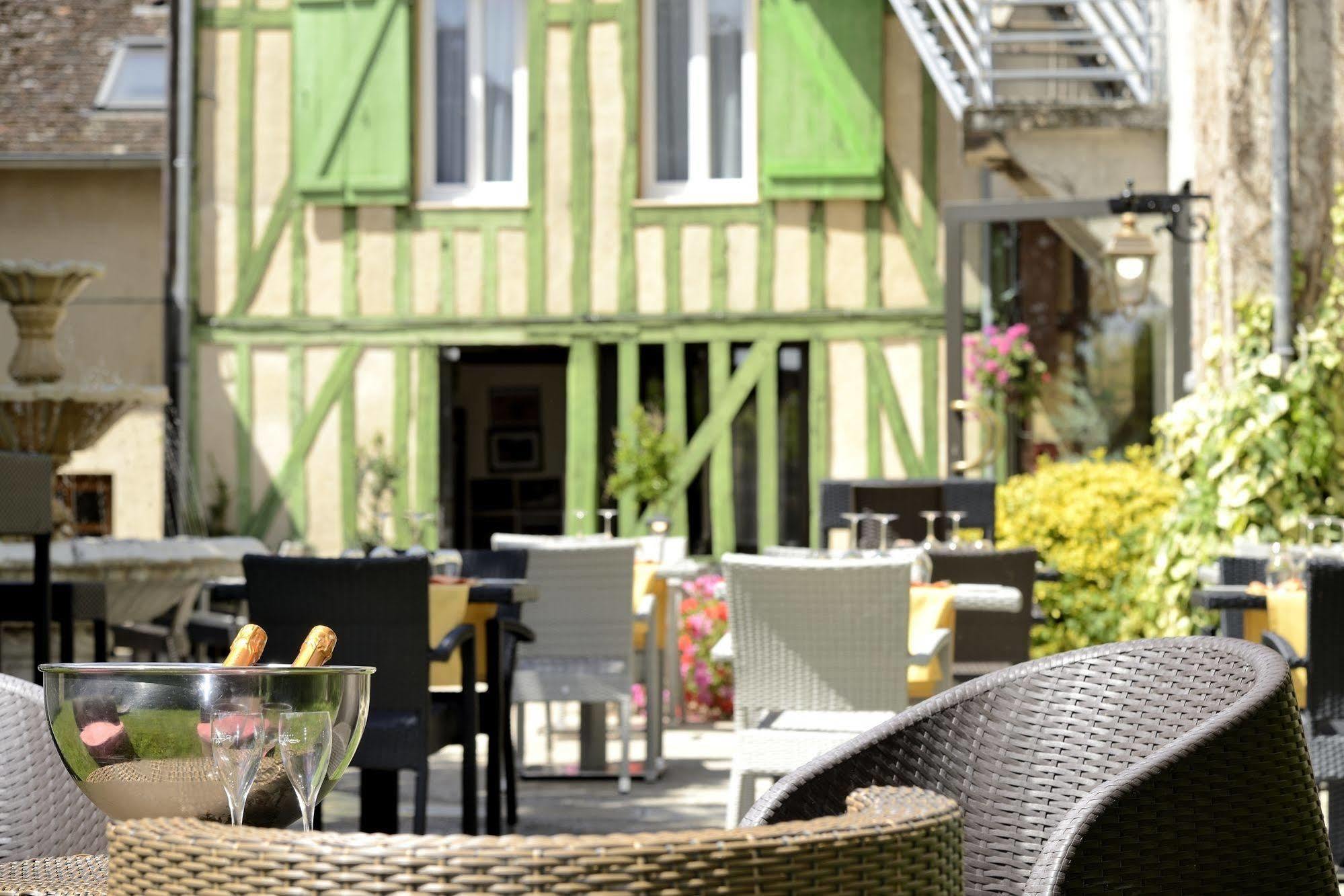 Hotel Logis Le Tadorne Piney Exterior foto